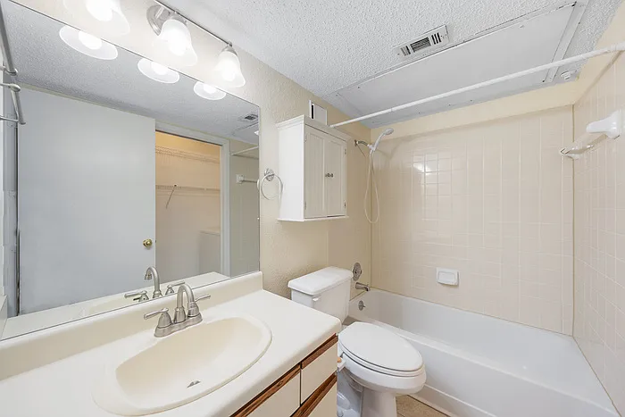 1015 E Yager Ln #41 — Photo 8