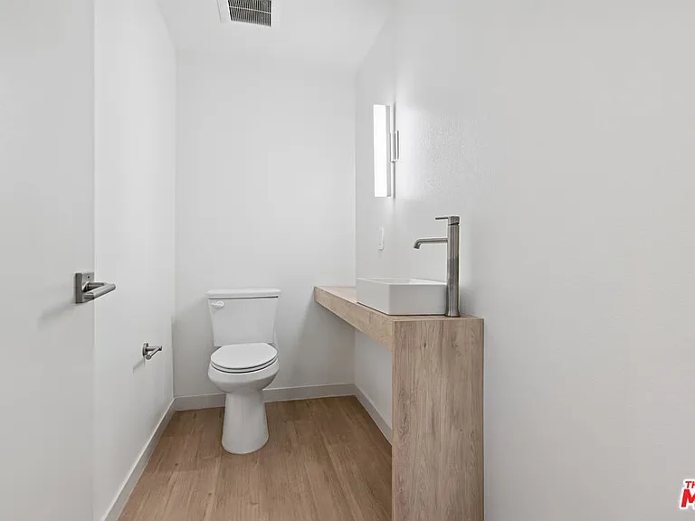 2523 1/2 S Orange Dr — Photo 11
