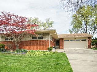 340 Ambleside Rd, Des Plaines, IL 60016