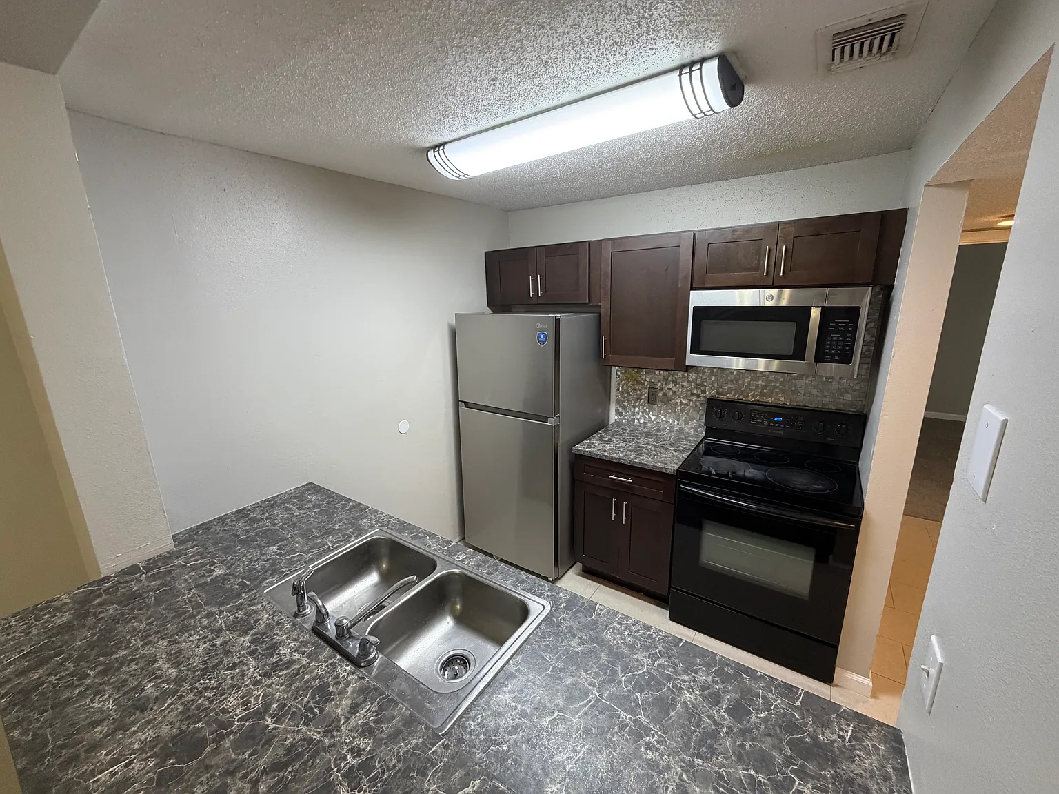 2 bed, 851 sqft, $1,550 — Photo 3