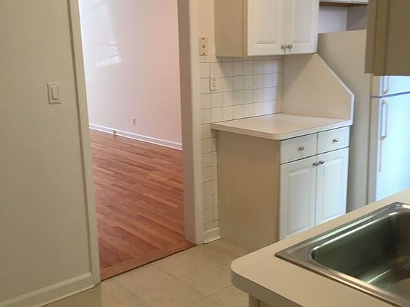 5th image of 3015 49th St #1N
