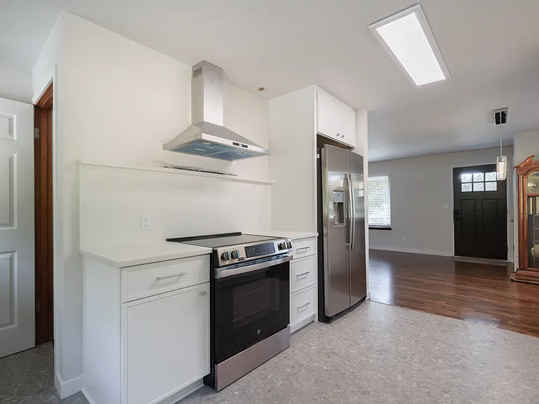 11412 30th Pl SW — Photo 4