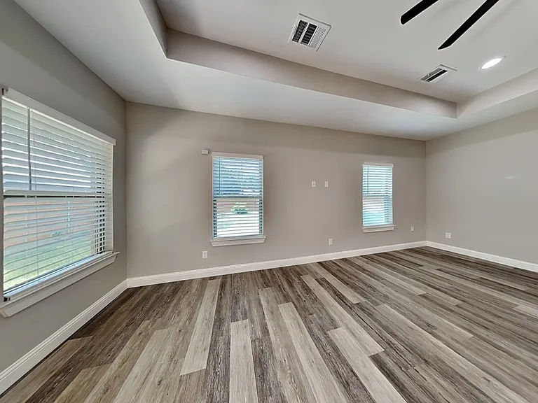 2512 Sharon St — Photo 3