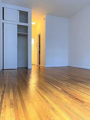 3rd image of 1324 2nd Ave APT 4C