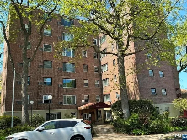 2345 Linwood Ave APT 1A, Fort Lee, NJ 07024