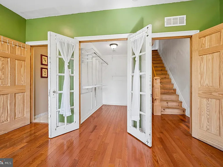 229 W Hansberry St — Photo 23