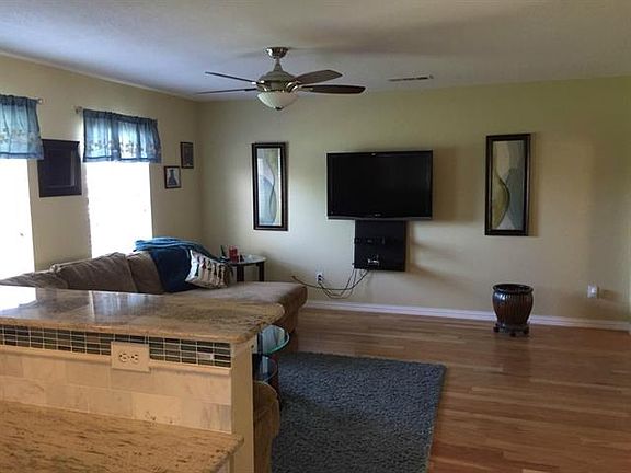 4th image of 823 Elbe Dr