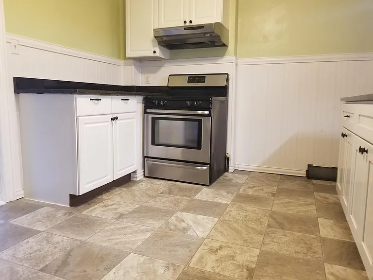 525 E Laurel St — Photo 6