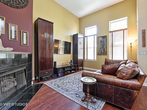 4th image of 2656 W Belmont Ave