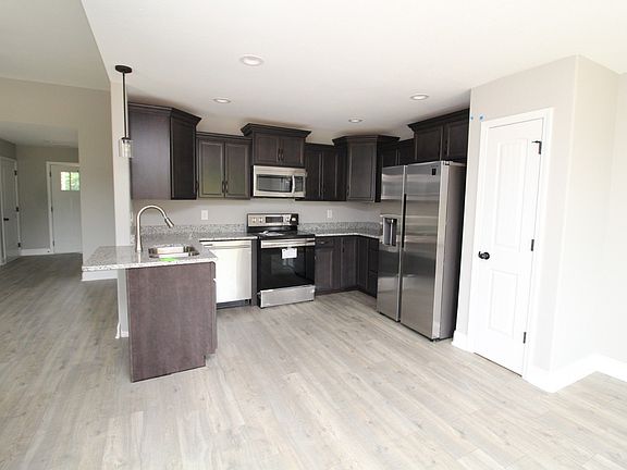 4th image of 104 Cotton Ct