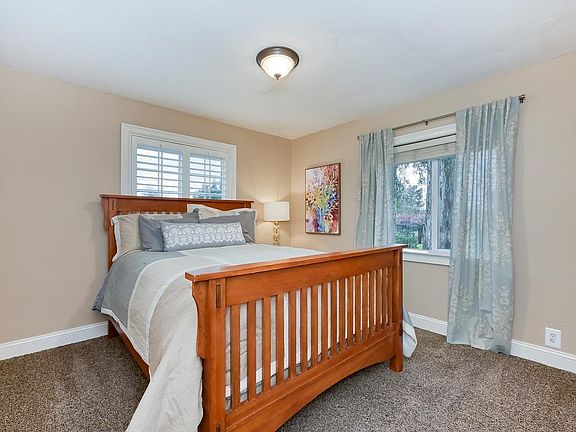 5th image of 2740 Central Ave #1
