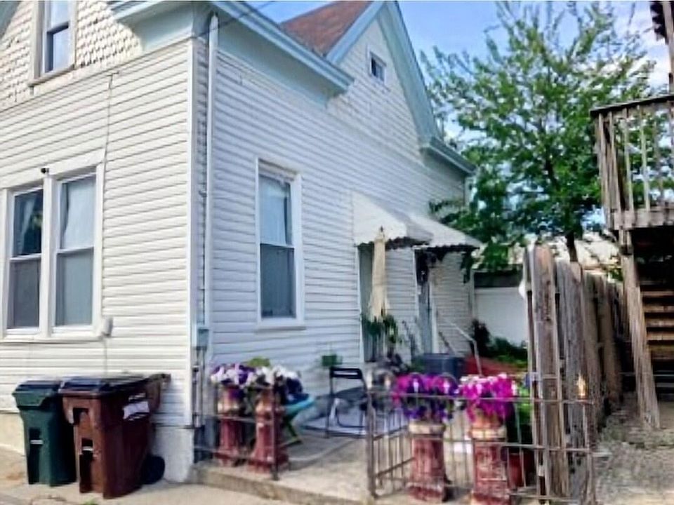 1st image of 939 Liberty St