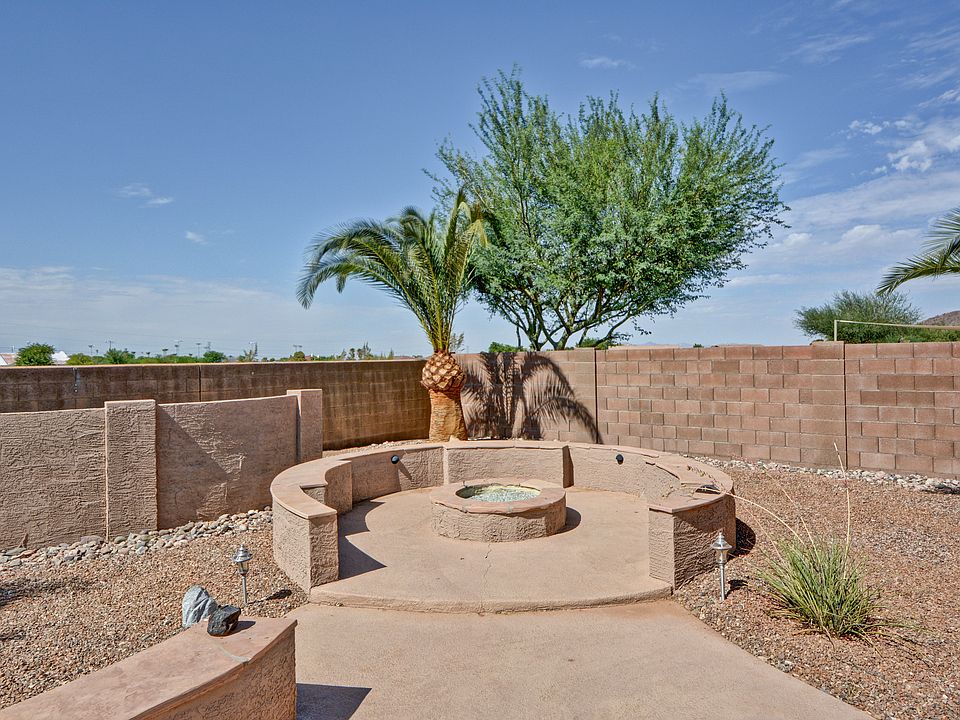 Fire pit with seating
