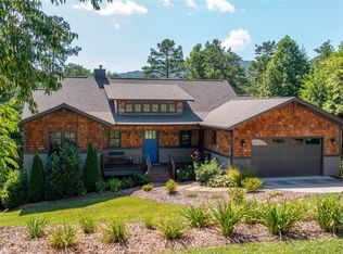19 Fairway View Dr, Weaverville, NC 28787