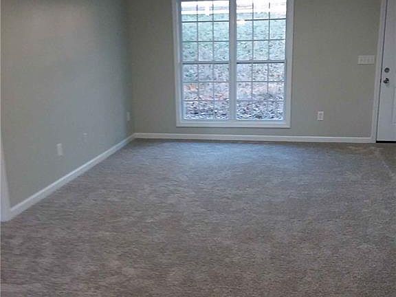 3rd image of 10 Palomino Dr