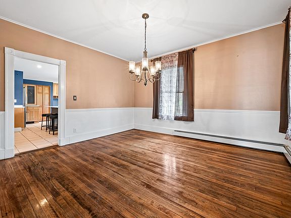 4th image of 2069 Riverside Drive