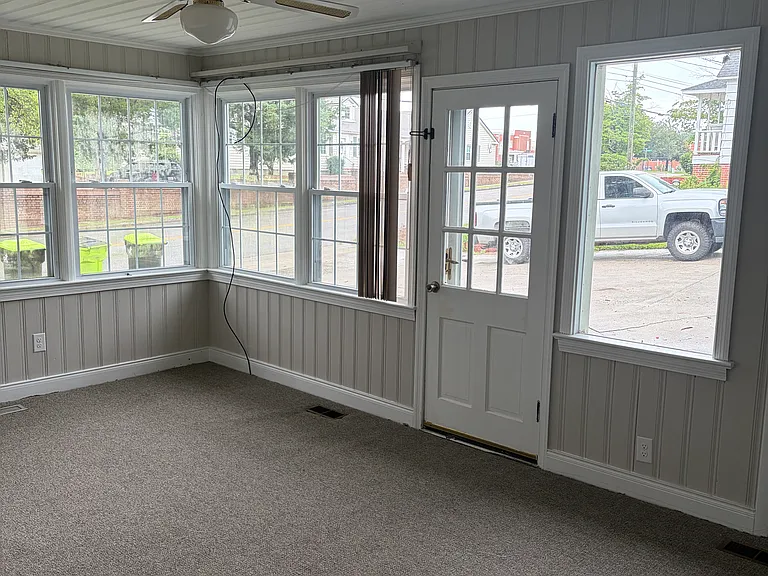 122 W Burkhead St — Photo 3