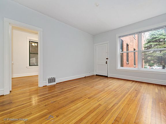 4th image of 1318 W Elmdale Ave #1
