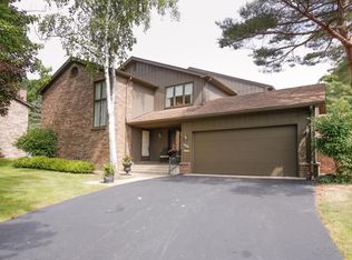 3627 Woodcliff Dr, Kalamazoo, MI 49008