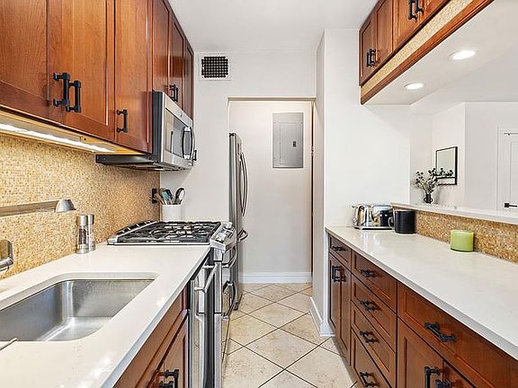 5th image of 69 5th Ave APT 4G