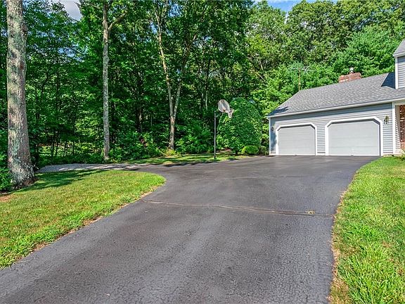 3rd image of 10 Duane Ct