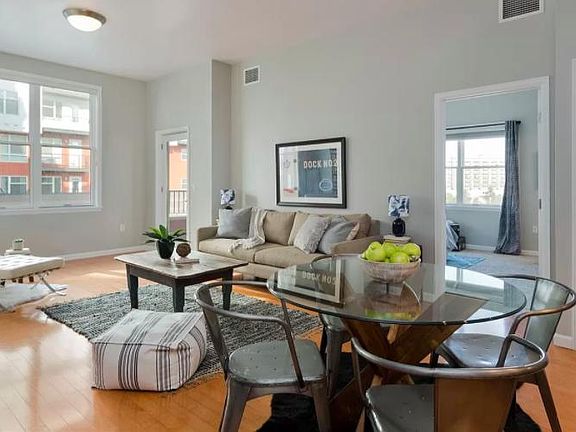 2nd image of 1020 15th St #905