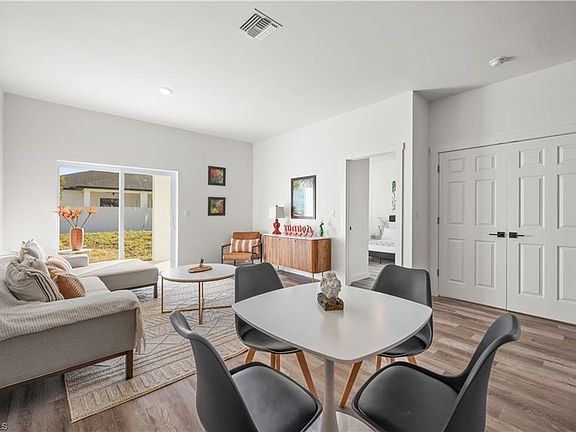 5th image of 1115-1117 Circle DR