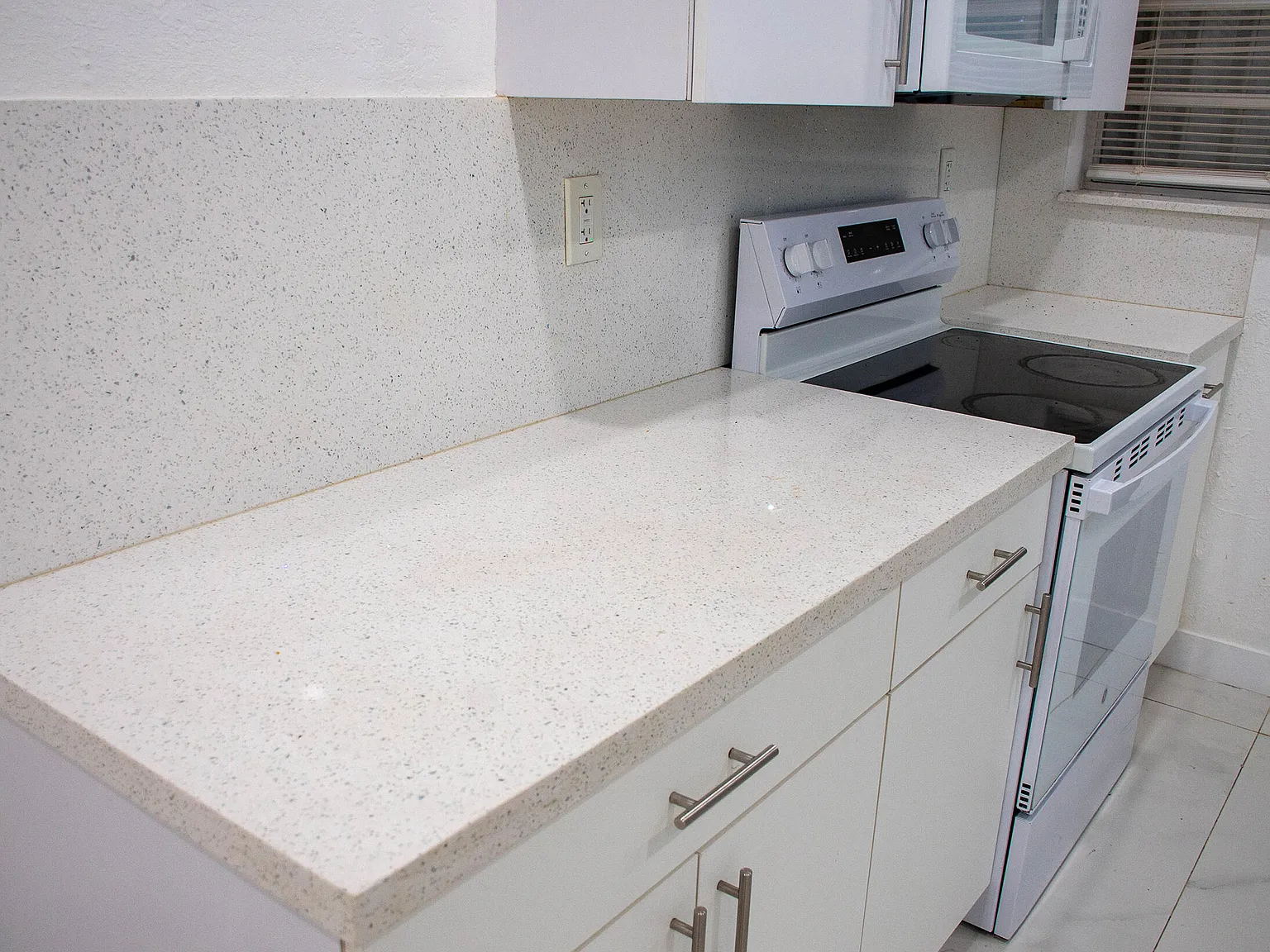 2 bed, 1.0 bath, 1560 sqft, $2,500 — Photo 3