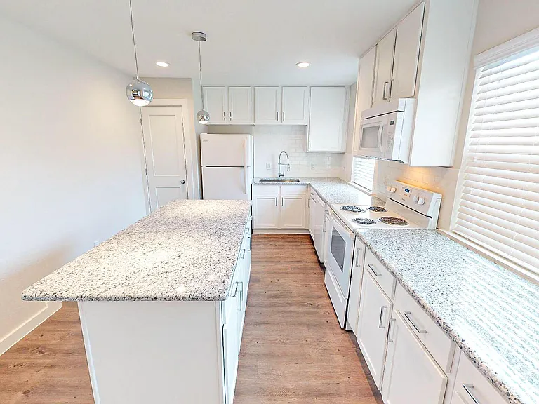 Mosswood Apartments — Photo 6