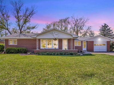 209 S College Dr, Hesston, KS, 67062