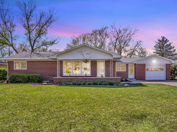 209 S College Dr, Hesston, KS 67062