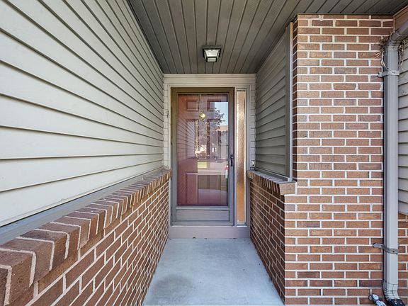 2nd image of 1754 Lakeview Dr #34