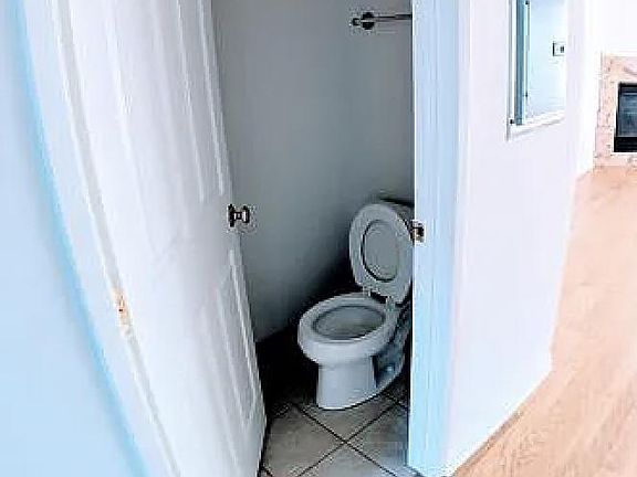 2nd image of 1738 Barry Ave APT 4