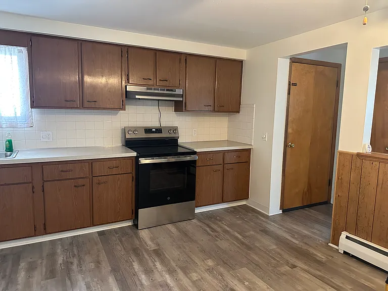 34 Brentwood Dr #A — Photo 3