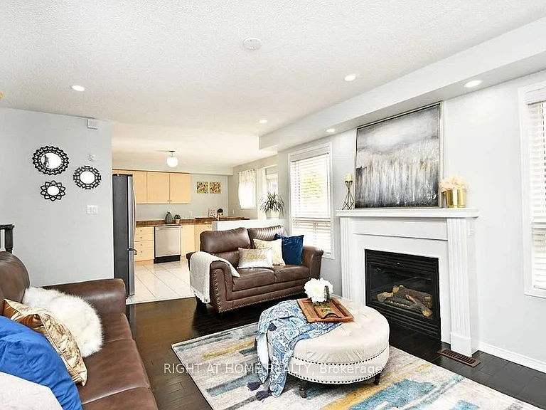 33 Schooner Dr #UPPER — Photo 11