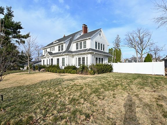 2nd image of 510 Knollwood Dr SE