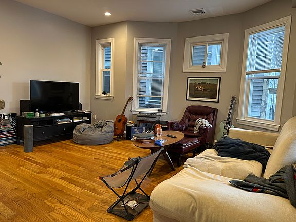 2nd image of 39 Calumet St APT 1