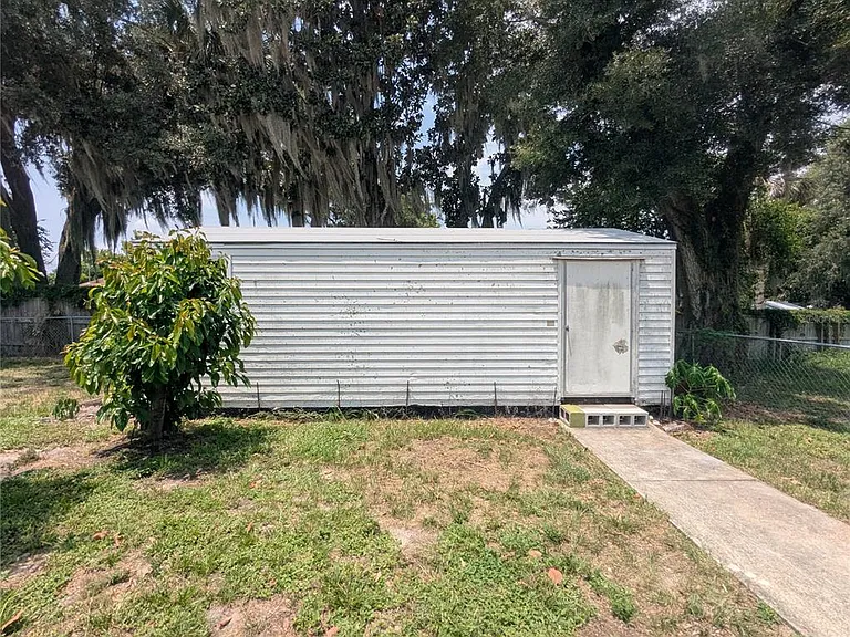 1521 Normandy Way — Photo 37