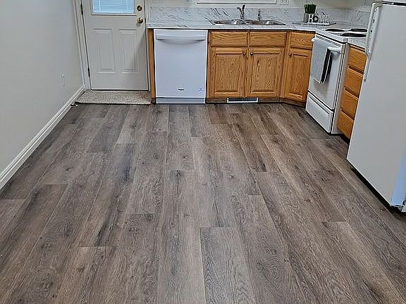 4th image of 936 S Abigail Ct