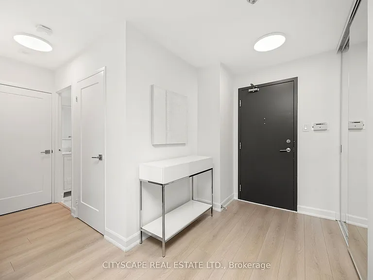 7460 Bathurst St #209 — Photo 3