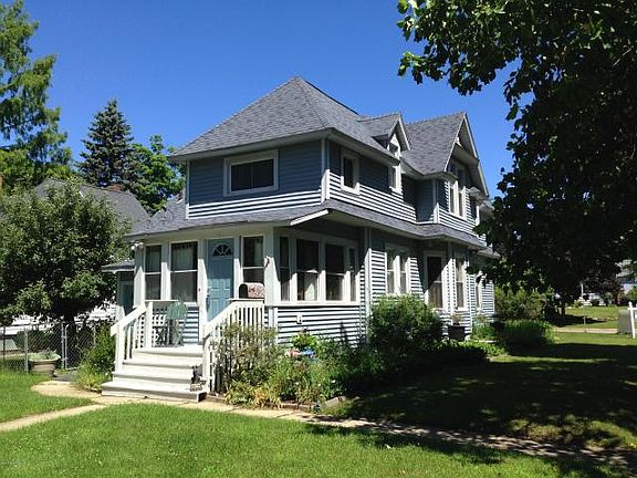 2nd image of 842 Wilson St