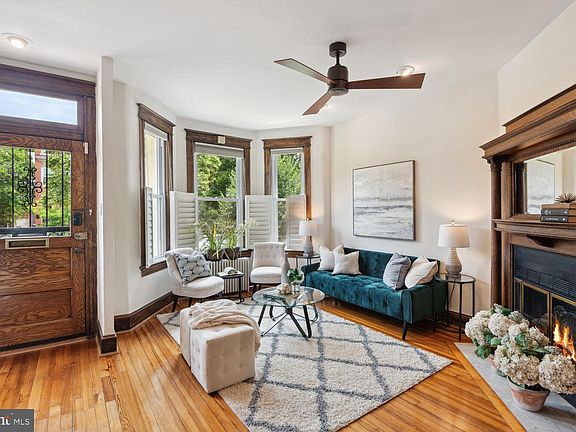 5th image of 646 5th St NE