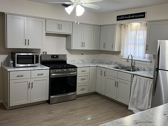 3rd image of 1402 Lemorr Ave
