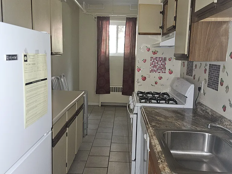 570 Whitney Ave #S2 — Photo 5