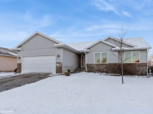 1315 Antler Dr, North Liberty, IA 52317