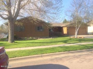 1711 Grandview Dr, Watertown, SD 57201