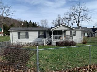 104 Fox Ln, Ansted, WV 25812