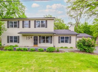 19 Eastwood Ave, Port Barrington, IL 60010