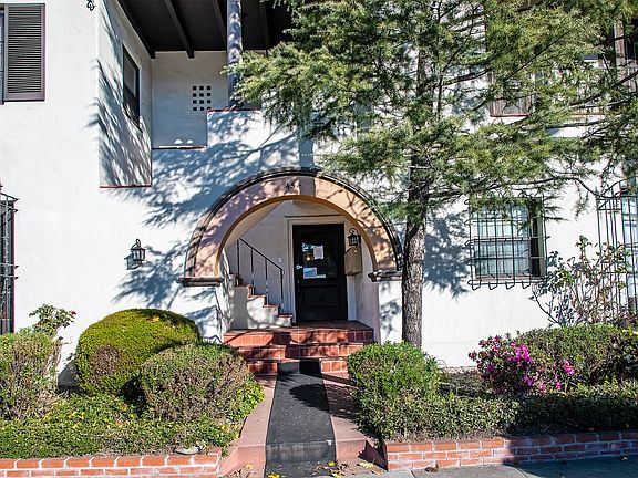 4th image of 454 Mission St APT 1