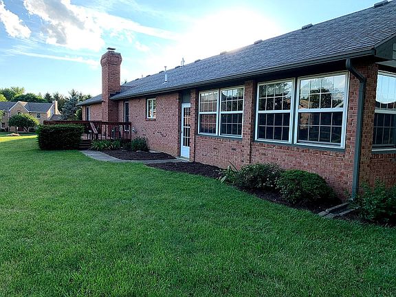 Spacious Sunroom and Deck
